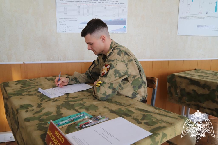 В Пермском военном институте курсанты выпускного курса приступили к сдаче экзамена по огневой подготовке