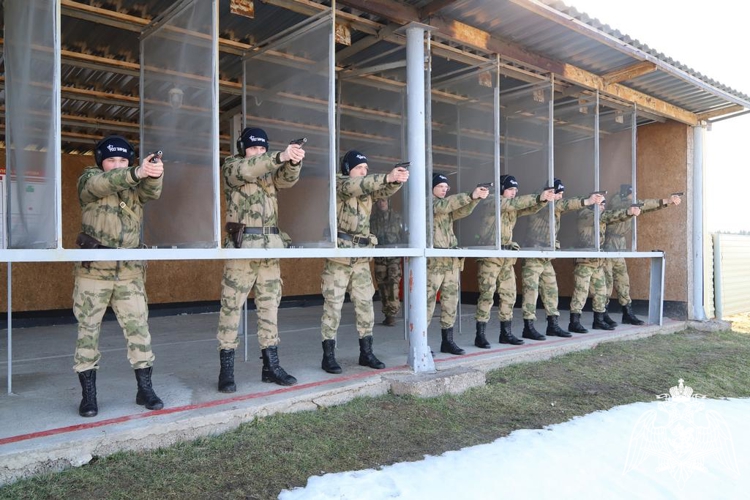 В Пермском военном институте курсанты выпускного курса приступили к сдаче экзамена по огневой подготовке