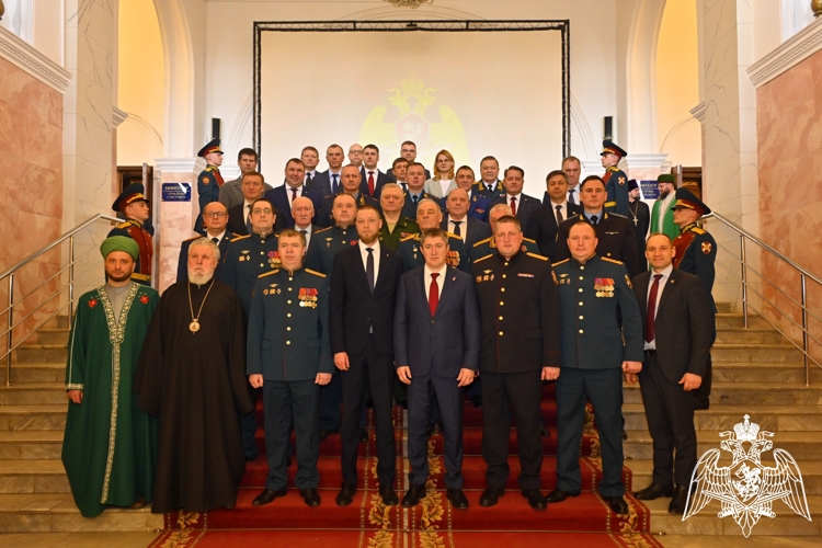 Военнослужащие Пермского военного института  приняли участие в торжественных мероприятиях, посвященных 10-летию со дня образования Федеральной службы войск национальной гвардии Российской Федерации и 215-й годовщине со дня образования войск правопорядка