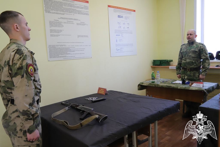 В Пермском военном институте курсанты выпускного курса приступили к сдаче экзамена по огневой подготовке