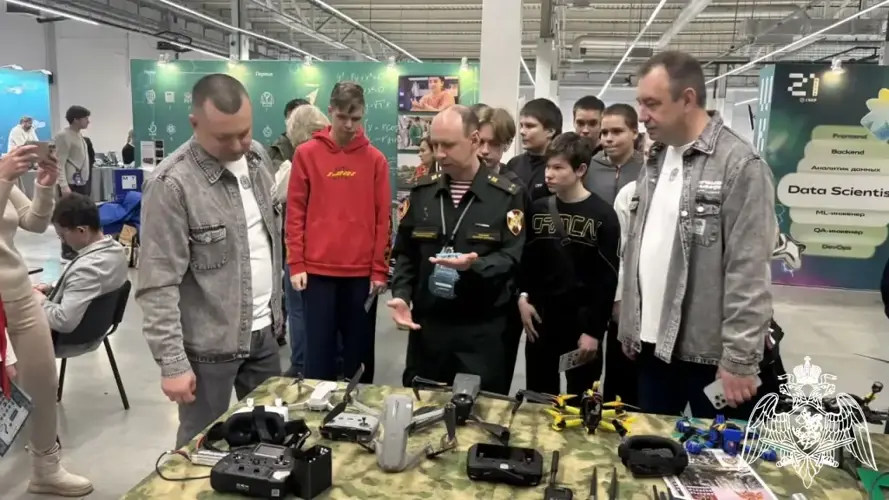 Военнослужащие кафедры робототехники и противодействия робототехническим комплексам (системам) приняли участие в работе Всероссийского фестиваля «Научная вселенная первых»