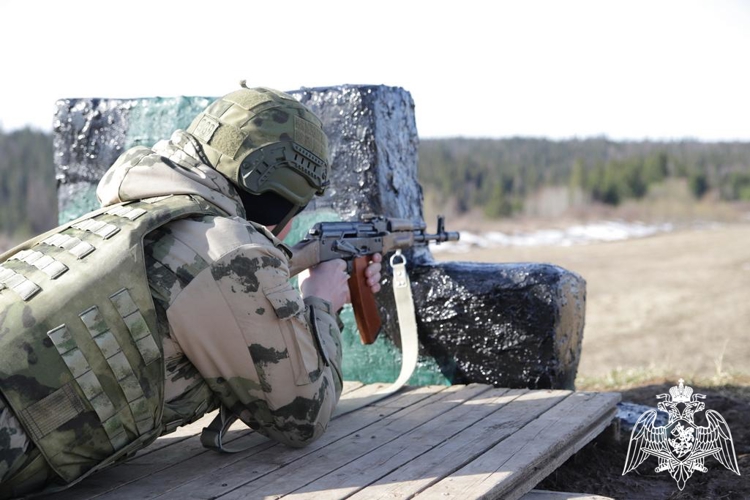 В Пермском военном институте курсанты выпускного курса приступили к сдаче экзамена по огневой подготовке