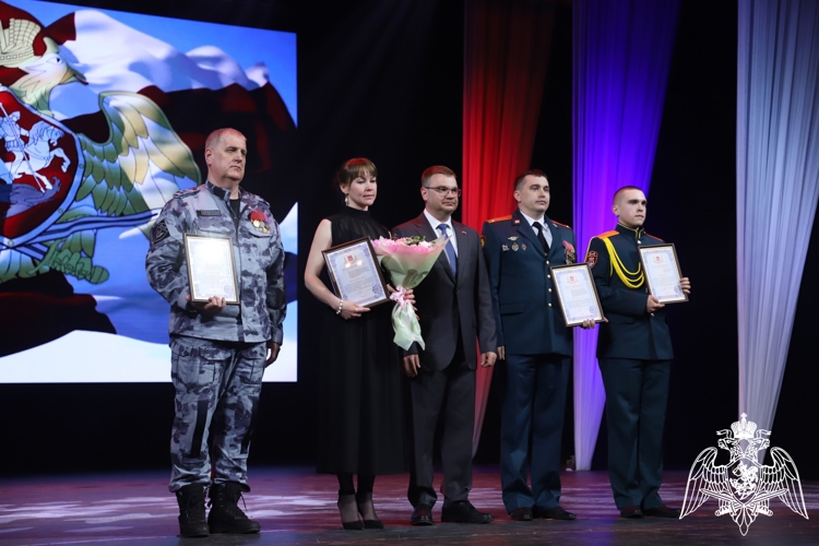 Военнослужащие Пермского военного института  приняли участие в торжественных мероприятиях, посвященных 10-летию со дня образования Федеральной службы войск национальной гвардии Российской Федерации и 215-й годовщине со дня образования войск правопорядка