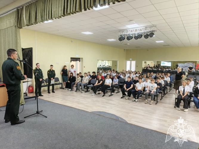 Курсанты факультета (связи и автоматизированного управления войсками) провели занятия с военнослужащими воинских частей и учащимися образовательных учреждений по военно-профессиональной ориентации