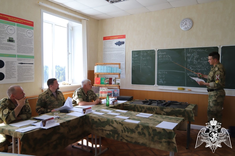 В Пермском военном институте курсанты выпускного курса факультетов (тыла) и (инженерного обеспечения) приступили к сдаче итогового экзамена по огневой подготовке