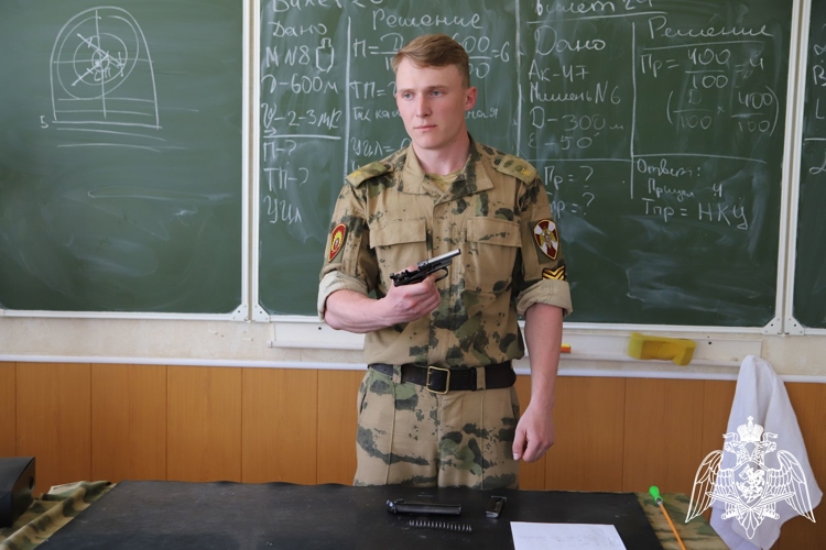 В Пермском военном институте курсанты выпускного курса факультетов (тыла) и (инженерного обеспечения) приступили к сдаче итогового экзамена по огневой подготовке