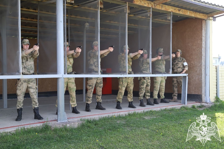 В Пермском военном институте курсанты выпускного курса факультетов (тыла) и (инженерного обеспечения) приступили к сдаче итогового экзамена по огневой подготовке