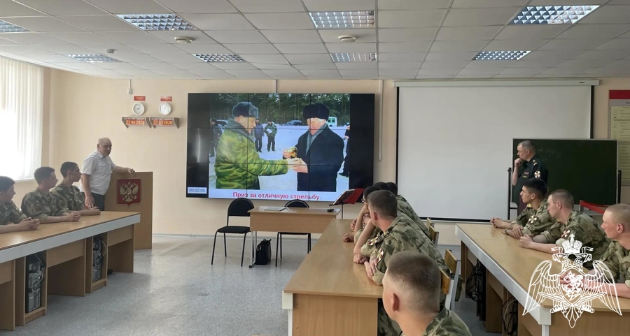 На факультете (связи и автоматизированного управления войсками) проведена тематическая встреча «Жизнь Родине, честь — никому!»