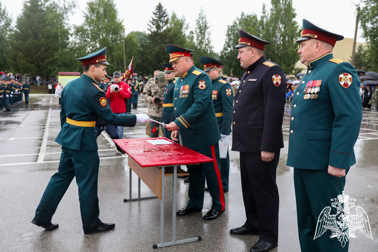 В Пермском военном институте Росгвардии состоялся юбилейный 40-й выпуск офицеров.