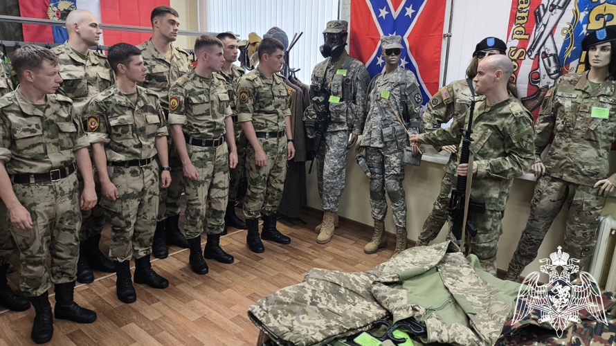 В Пермском военном институте на кафедре тактики служебно-боевого применения войск национальной гвардии Российской Федерации проводится выставка, посвящённая войскам правопорядка