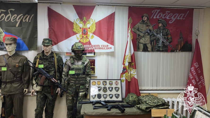 В Пермском военном институте на кафедре тактики служебно-боевого применения войск национальной гвардии Российской Федерации проводится выставка, посвящённая войскам правопорядка