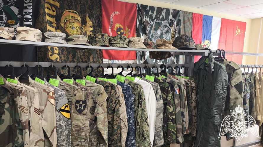 В Пермском военном институте на кафедре тактики служебно-боевого применения войск национальной гвардии Российской Федерации проводится выставка, посвящённая войскам правопорядка