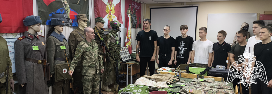 В Пермском военном институте на кафедре тактики служебно-боевого применения войск национальной гвардии Российской Федерации проводится выставка, посвящённая войскам правопорядка