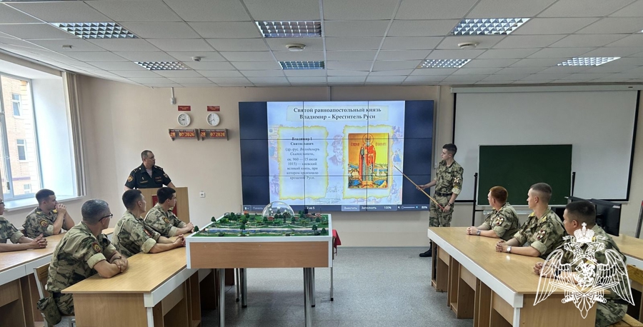 В подразделениях военного института проведено военно-политическое информирование на тему: «28 июля – День памяти равноапостольного великого князя Владимира – крестителя Руси, небесного покровителя войск национальной гвардии Российской Федерации»