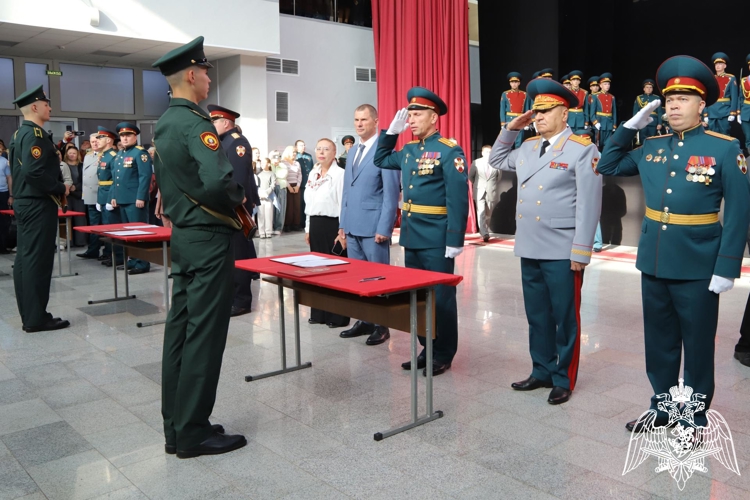 В Пермском военном институте Росгвардии состоялась церемония приведения курсантов 1-х курсов к военной присяге