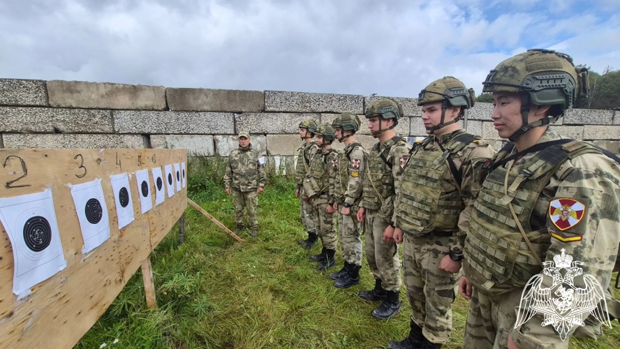 С курсантами 1 курса проводятся учебные занятия по программе общевойсковой подготовки