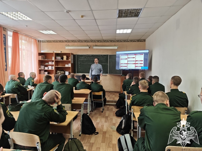 Офицером Пермского военного института проведена профориентационная встреча с верхнепышминскими кадетами. 