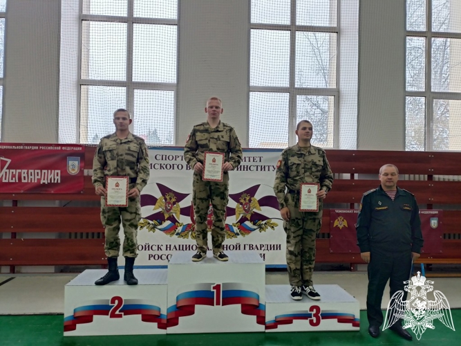 В Пермском военном институте прошел чемпионат по гиревому спорту